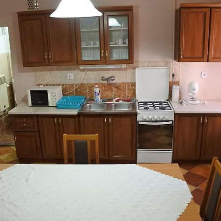 Kisasszony Apartman Эгер Экстерьер фото