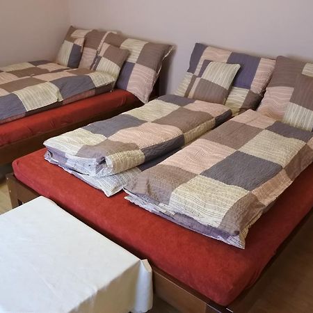 Kisasszony Apartman Эгер Экстерьер фото