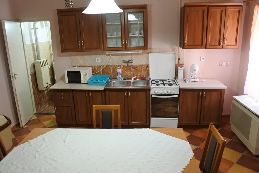 Kisasszony Apartman Эгер Экстерьер фото