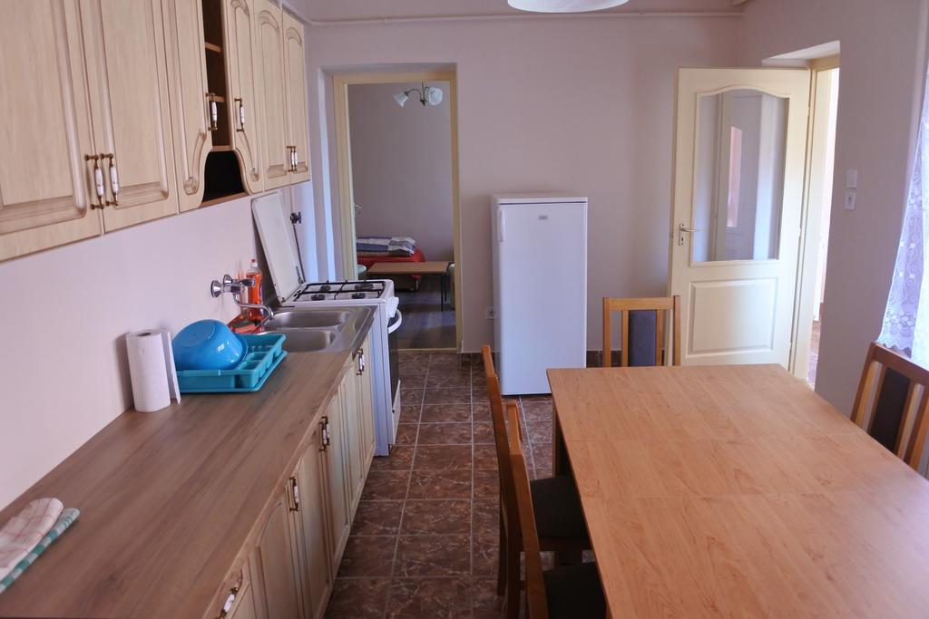 Kisasszony Apartman Эгер Экстерьер фото