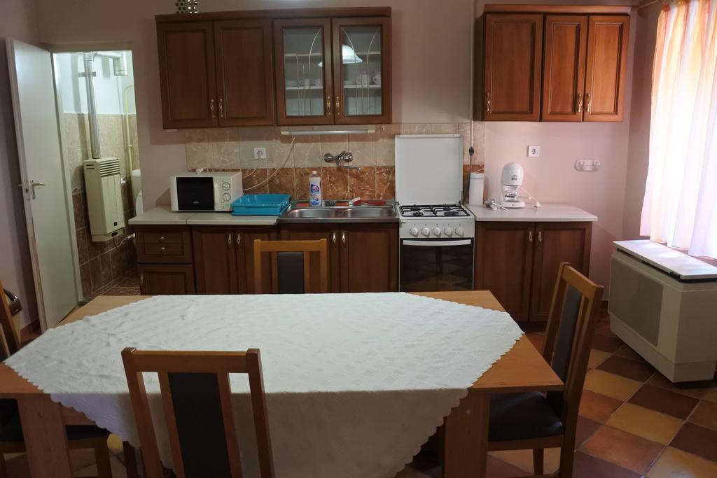 Kisasszony Apartman Эгер Экстерьер фото