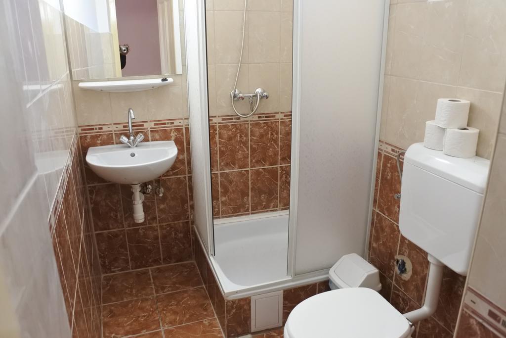 Kisasszony Apartman Эгер Экстерьер фото