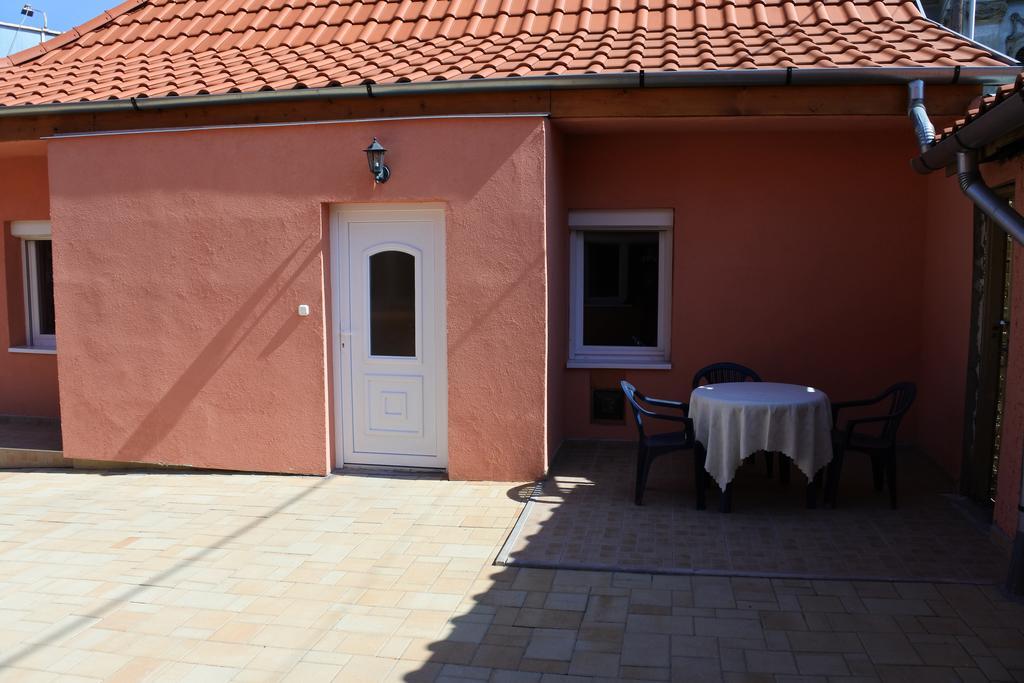 Kisasszony Apartman Эгер Экстерьер фото