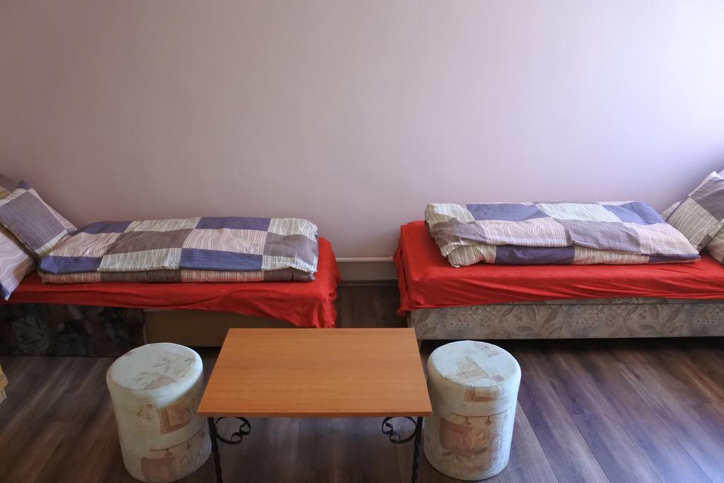 Kisasszony Apartman Эгер Экстерьер фото