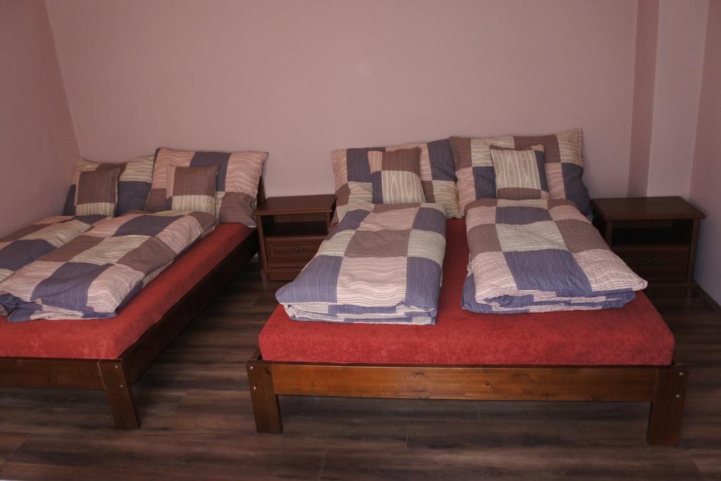 Kisasszony Apartman Эгер Экстерьер фото