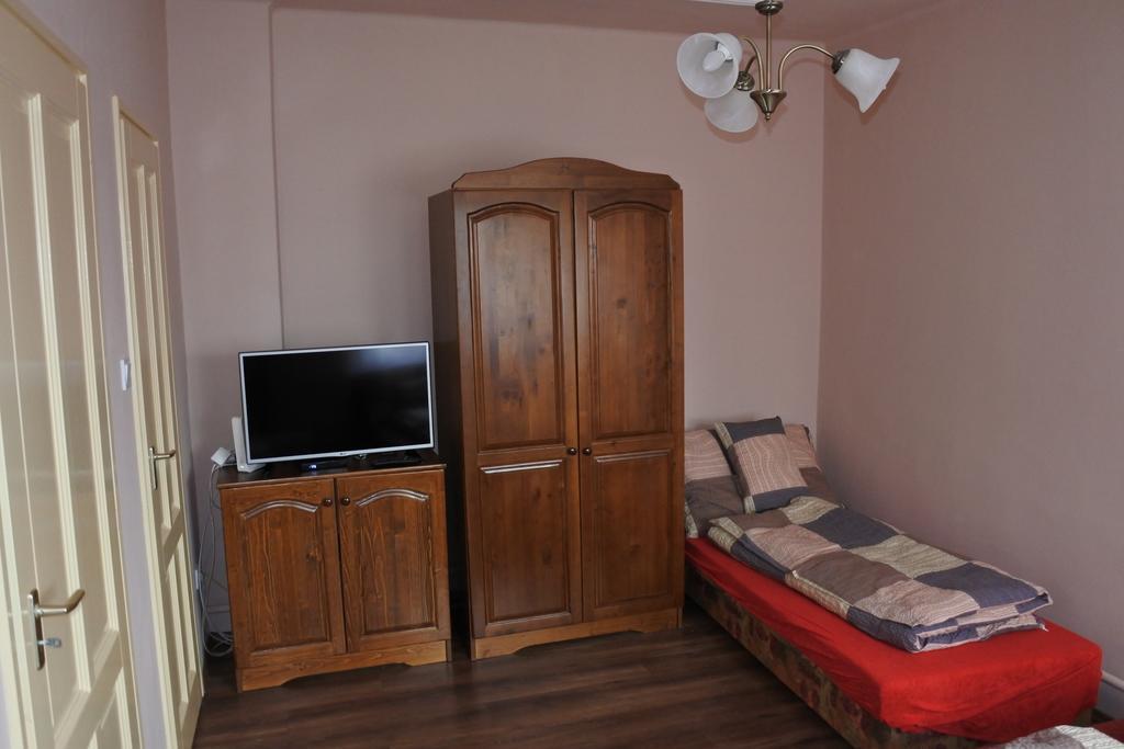 Kisasszony Apartman Эгер Экстерьер фото