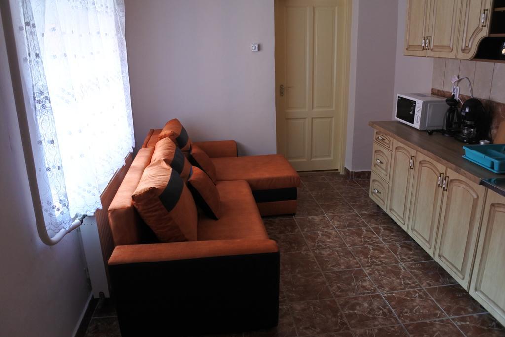Kisasszony Apartman Эгер Экстерьер фото