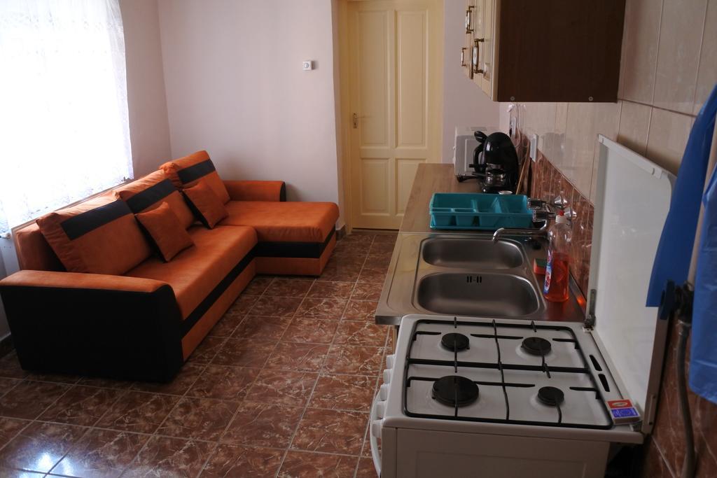 Kisasszony Apartman Эгер Экстерьер фото