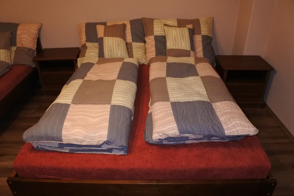 Kisasszony Apartman Эгер Экстерьер фото